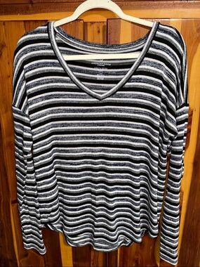 American Eagle Soft & Sexy Black and White Striped V-Neck Long Sleeve Top